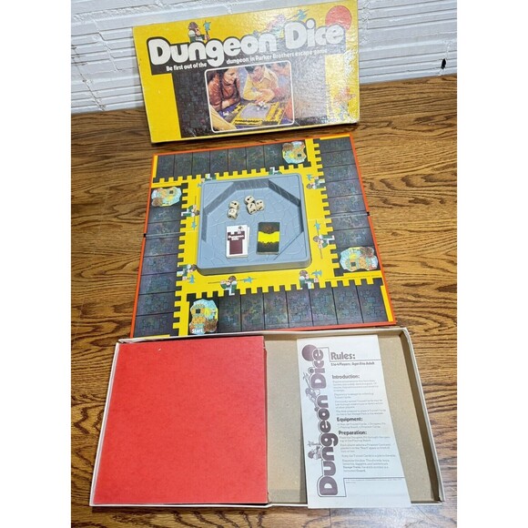 Vintage 1977 DUNGEON DICE Escape Challenge Board Game , Missing 1 Dice - Picture 9 of 10